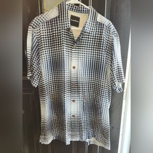 Tommy Bahama Short Sleeve Blue/Black Shirt 100% Silk Size Large